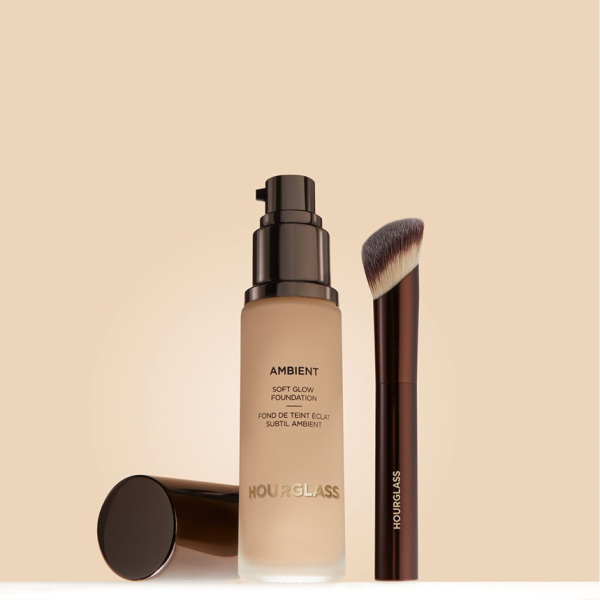 Hourglass Soft Glow Foundation Brush - Image 2