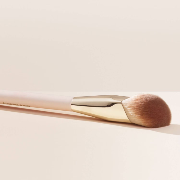 RARE BEAUTY Liquid Touch Foundation Brush - Image 3