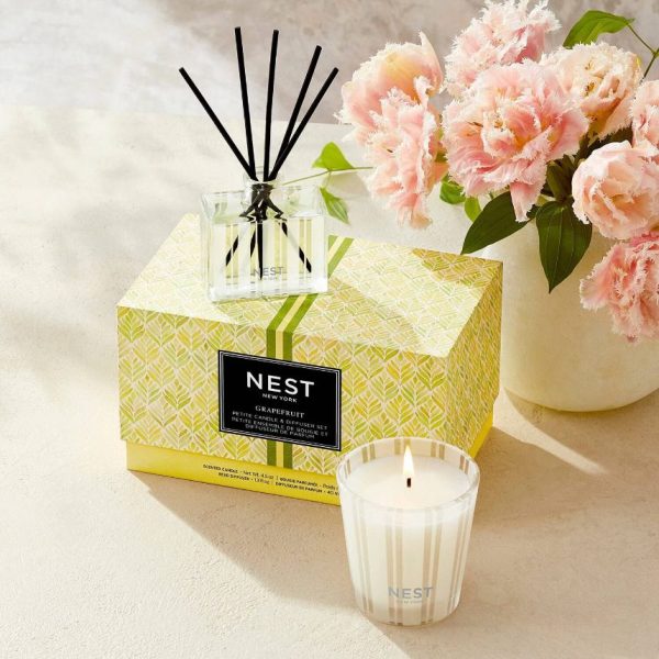 NEST New York Grapefruit Petite Candle & Petite Reed Diffuser  Set - Image 3