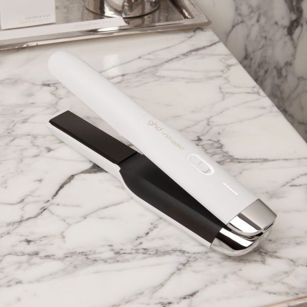 ghd Unplugged Cordless Styler White - USB Connector and Plug - Image 4