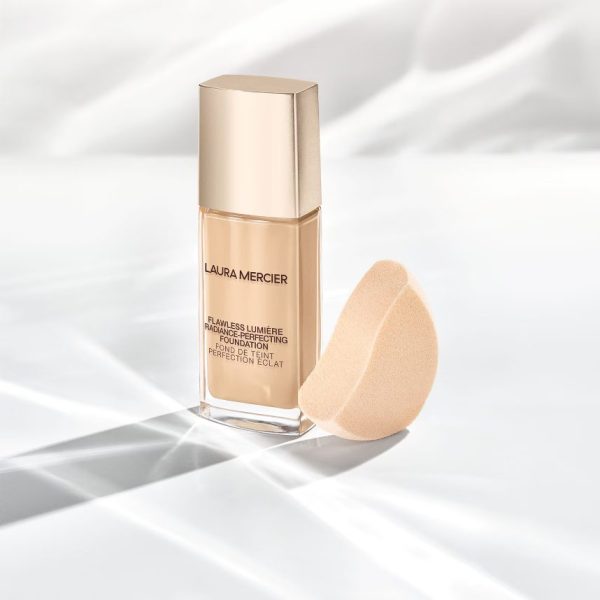 Laura Mercier Lumière Foundation Sponge - Image 3